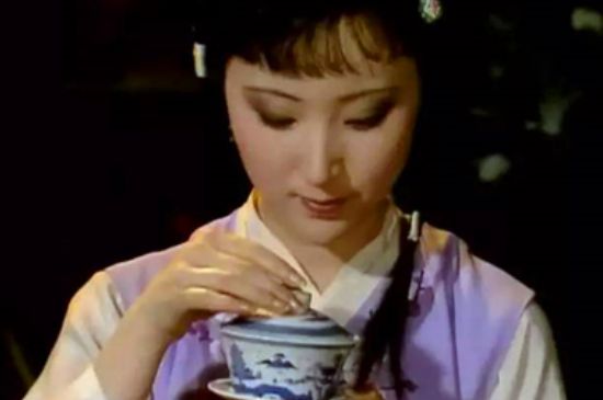 女士喝茶優(yōu)雅姿勢(shì)，女士正確喝茶姿勢(shì)禮儀