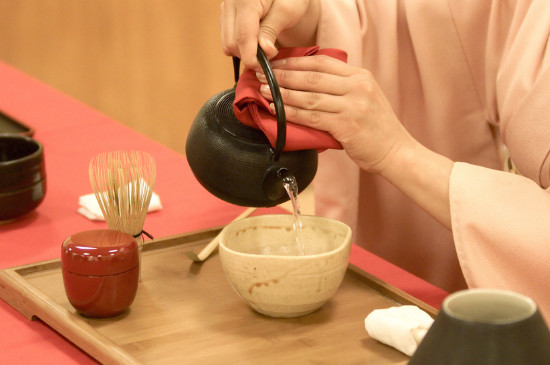 女人喝茶要行扣茶禮嗎，叩茶禮女士能用嗎？