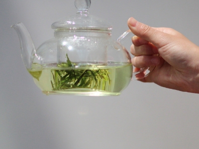 喝茶的好處和壞處分別是什么，長期喝茶有什么危害？