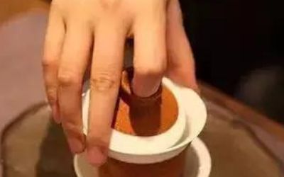 三才蓋碗的正確拿法，三才蓋碗抓碗法圖解