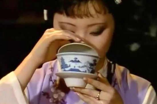 女士喝茶優(yōu)雅姿勢(shì)，女士正確喝茶姿勢(shì)禮儀
