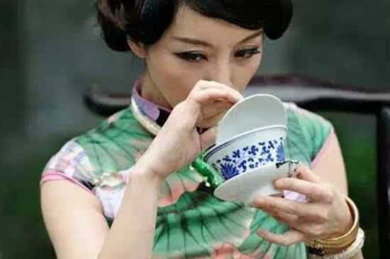 女士喝茶優(yōu)雅姿勢(shì)，女士正確喝茶姿勢(shì)禮儀