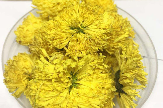 菊花茶大朵小朵有什么區(qū)別，菊花喝大朵還是小朵？
