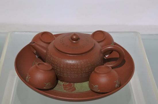 正宗紫砂壺多少錢(qián)一套，一套正宗<a href=http://m.gangofyouth.com/chaju/zisha/ target=_blank class=infotextkey>宜興紫砂壺</a>什么價(jià)格
