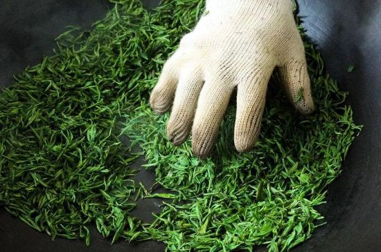 龍井茶炒茶葉怎么炒出好茶色，茶葉怎樣做出來最綠？