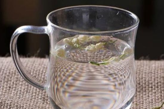 茉莉泡水禁忌，茉莉干花泡水的功效與禁忌
