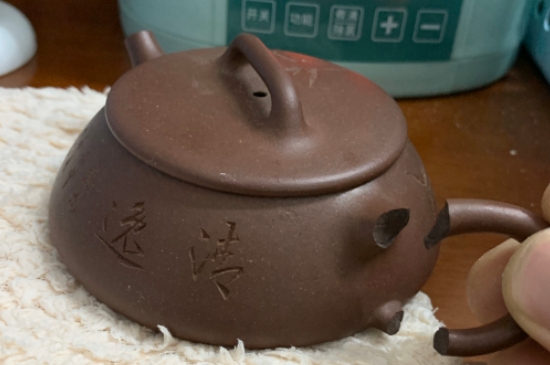 新買(mǎi)的紫砂壺為什么會(huì)裂，真的紫砂壺是不是很容易開(kāi)裂？