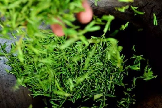 龍井茶炒茶葉怎么炒出好茶色，茶葉怎樣做出來最綠？