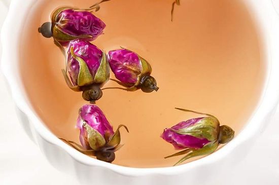 玫瑰花泡茶祛斑要多久見效，喝玫瑰花茶多久能祛斑？