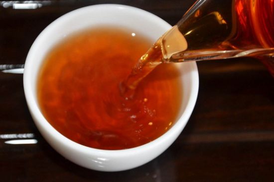 茯磚茶與普洱茶哪個(gè)好，茯茶和普洱茶口味區(qū)別