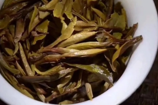 老白茶上火還是去火？夏季喝煮的老白茶會容易上火！