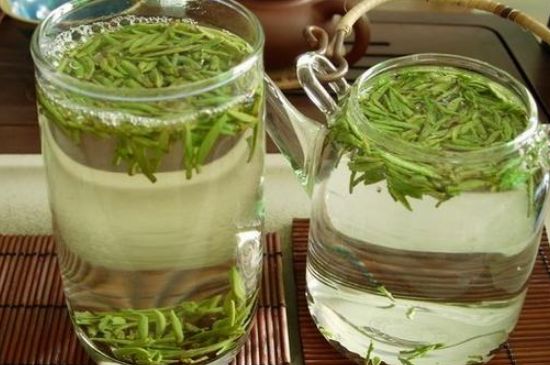 竹葉青和雀舌哪個貴，竹葉<a href=http://m.gangofyouth.com/fenlei/wulongcha/ target=_blank class=infotextkey>青茶</a>貴嗎？