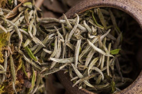 福鼎白茶要喝老的嗎，為什么喝白茶要喝老茶存新茶？