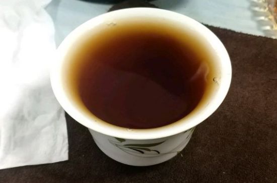 女人喝紅茶好還是喝普洱茶好，普洱茶和紅茶哪個適合女人喝