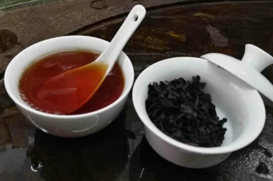 肉桂茶和大紅袍哪個(gè)貴，武夷山肉桂與大紅袍的價(jià)格比較