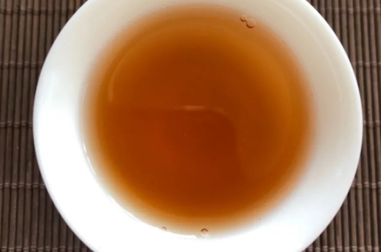 老白茶上火還是去火？夏季喝煮的老白茶會容易上火！