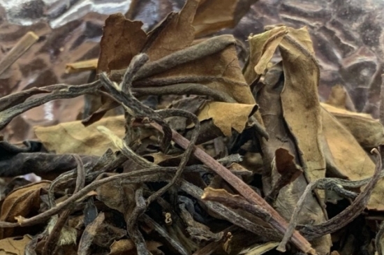 老白茶上火還是去火？夏季喝煮的老白茶會容易上火！