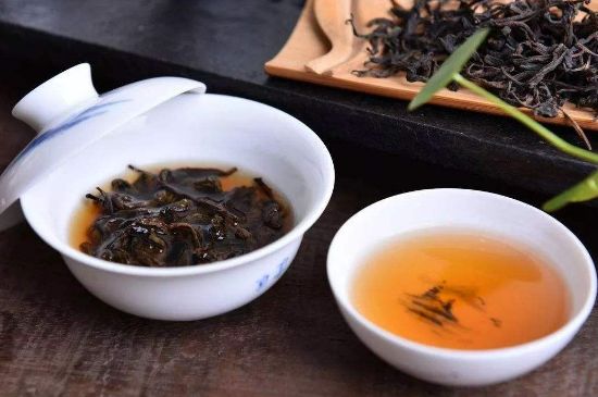 茯磚茶與普洱茶哪個(gè)好，茯茶和普洱茶口味區(qū)別