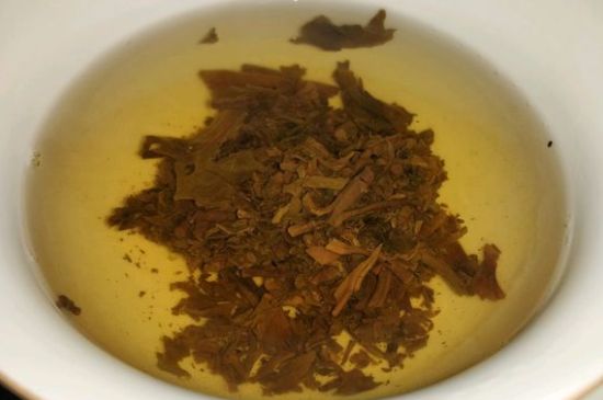 女人喝紅茶好還是喝普洱茶好，普洱茶和紅茶哪個適合女人喝