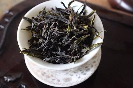 鴨屎香單叢雪片茶的特點，鳳凰雪片茶有什么特點？