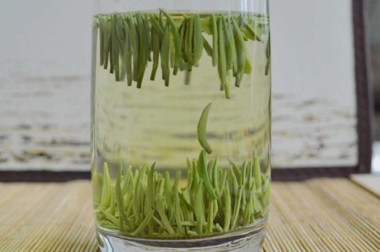 雀舌和竹葉青的區(qū)別，雀舌對比竹葉青圖片