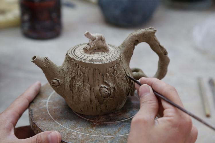 仿木外皮紫砂壺，創(chuàng)意木樁手工雕刻紫砂壺